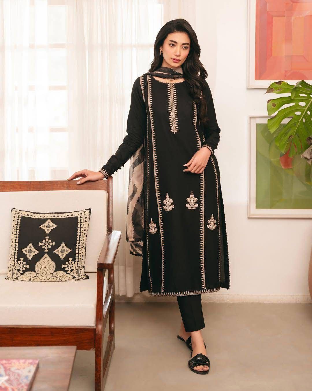 Dhanak 3 Piece Embroidered Suit (Article 42)